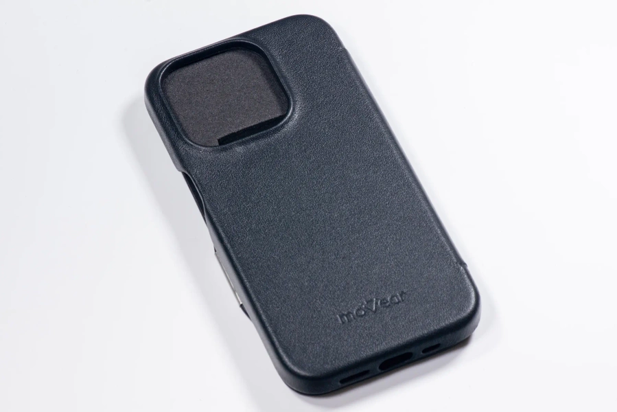 Etui do iPhone 15 Pro skórzane MOVEAR / [Outlet A-405]