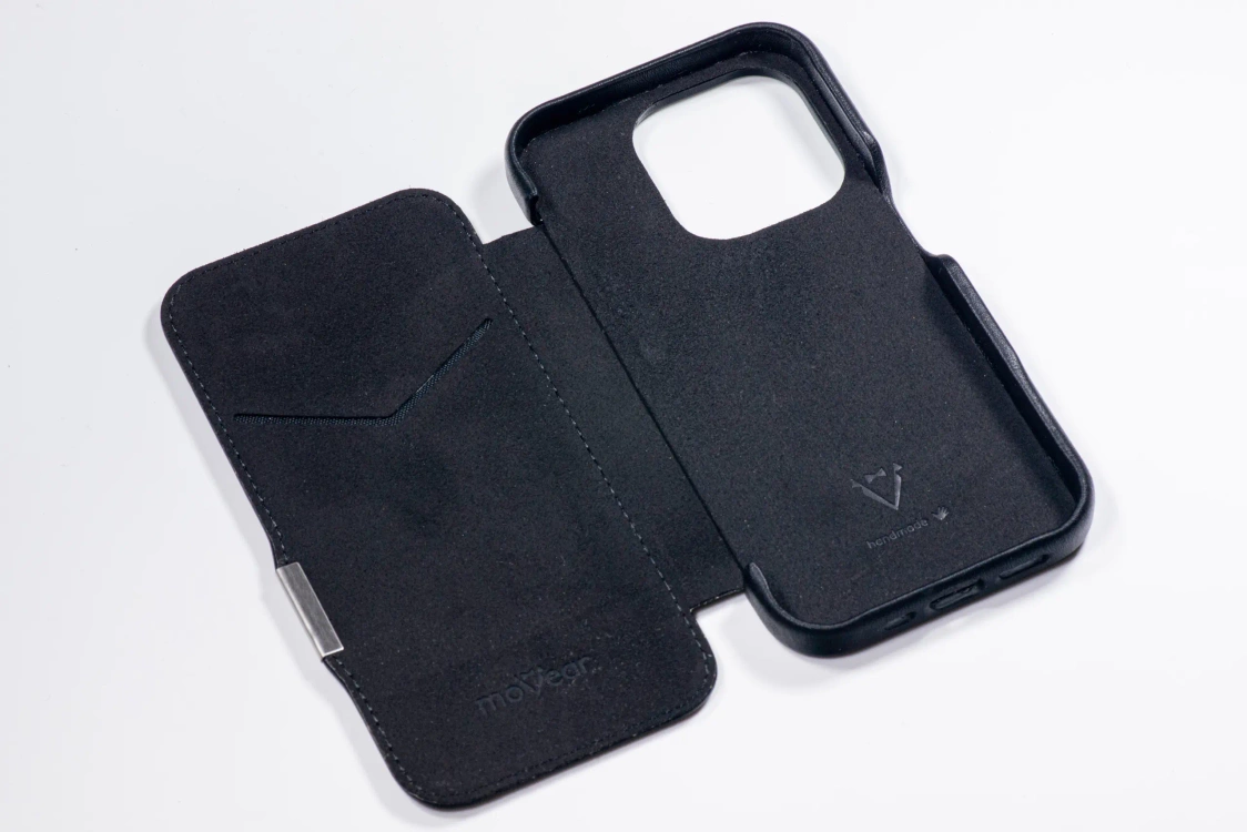 Etui do iPhone 15 Pro skórzane MOVEAR / [Outlet A-372]