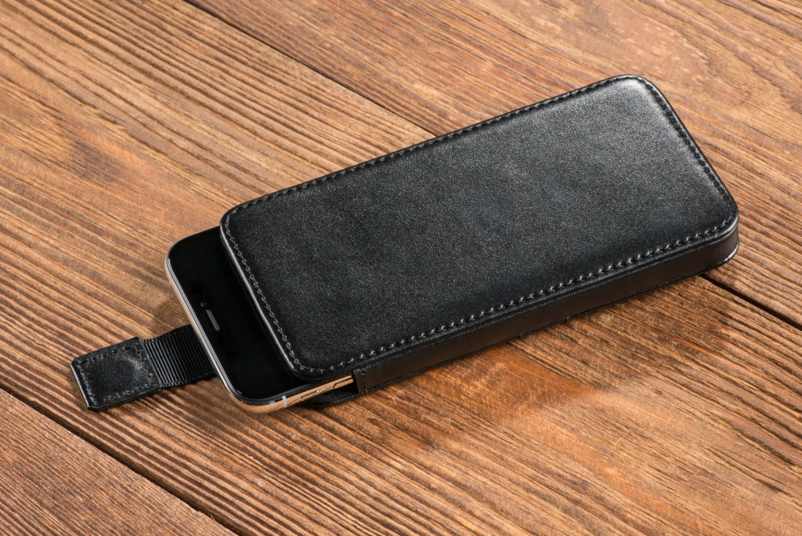 moVear pocketCase C+ skórzana wsuwka do Apple iPhone Air / 11 Pro MAX / Xs MAX / 11 / XR / 8/7/6 Plus | Skóra naturalna gładka (Czarna)