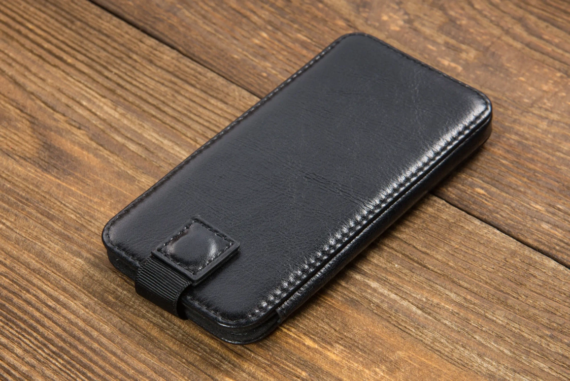 moVear pocketCase C+ skórzana wsuwka do Apple iPhone 13 Mini / 12 Mini / SE 2020 / 8 / 7 / 6 | Skóra naturalna vintage (Czarna)