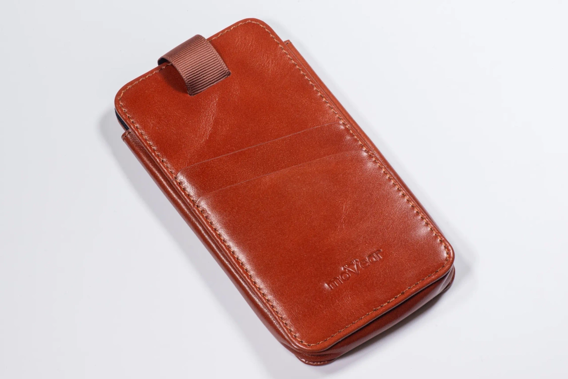 Etui do rozmiar M (ok 148 x 71 x 8mm) skórzane MOVEAR / [Outlet A-332]